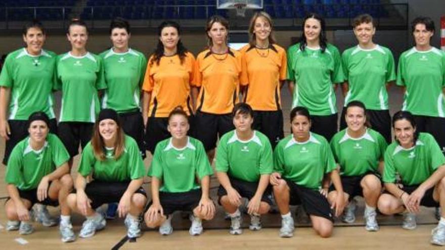 Cuerpo técnico y jugadoras de la primera plantilla del Femesala Elche.