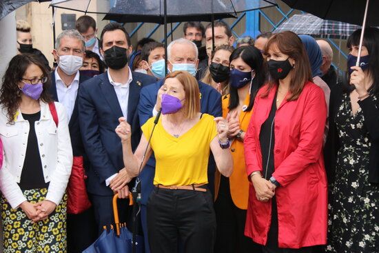 L'expresidenta del Parlament Carme Forcadell, després de sortir de Wad-Ras acompanyada per Laura Borràs, Roger Torrent, Marta Vilalta i altres.JPG