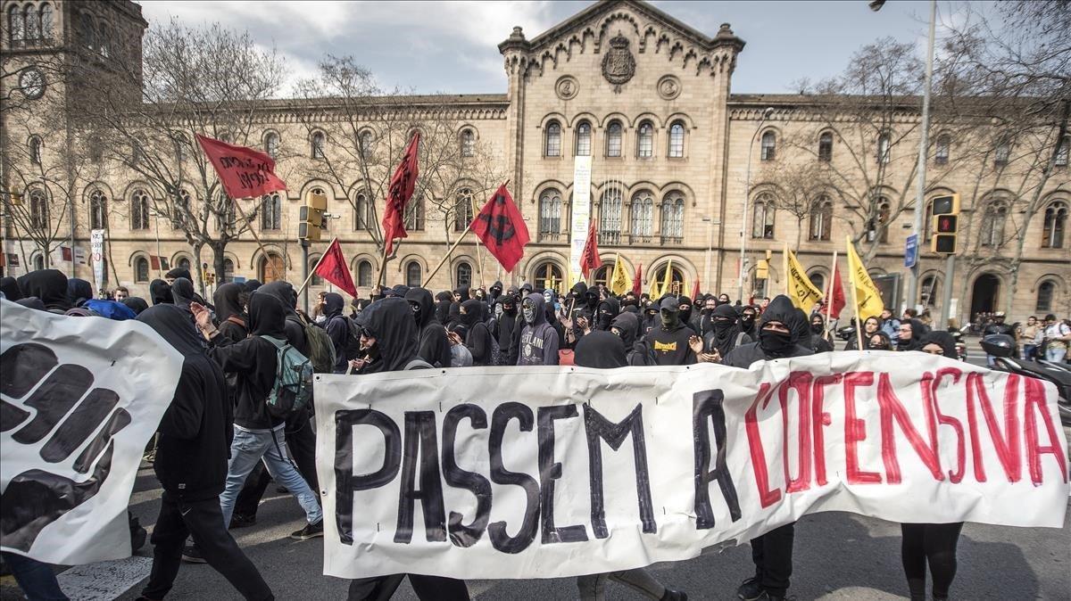 zentauroepp37515279 barcelona  02 03 2017 manifestaci n de estudiantes contra la191027124709