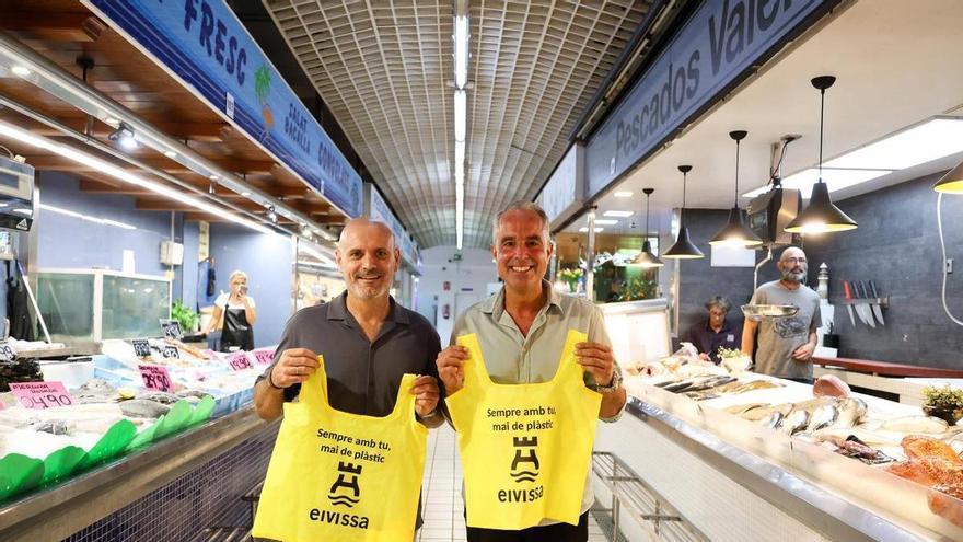 La lucha contra el plástico de un solo uso: 750 bolsas reutilizables gratuitas en los mercados de Ibiza