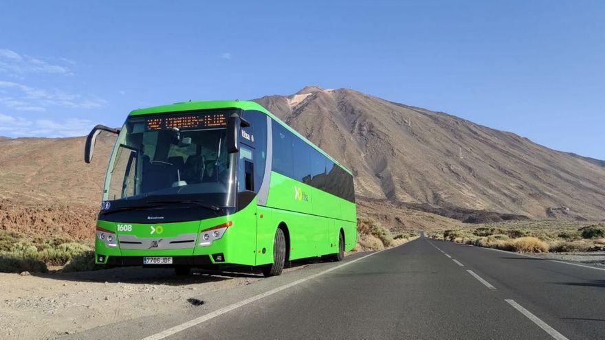 Guagua de Titsa en el Parque Nacional del Teide