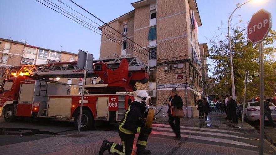 Un hombre de 93 años es atendido por inhalación de humo en el incendio de su vivienda