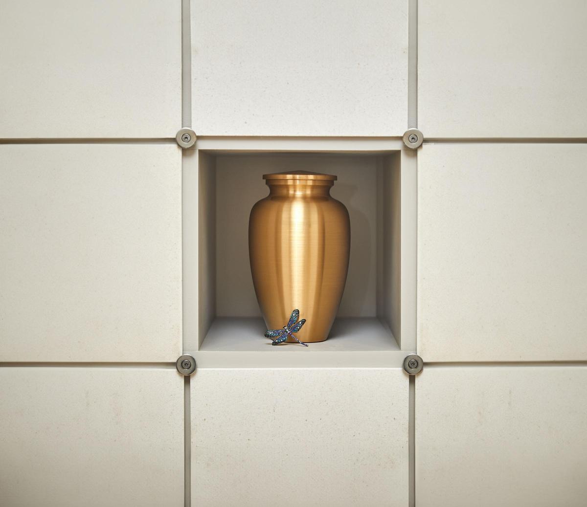 El nuevo ‘Memorial de la Luna’ apuesta por la tecnología y la emoción, ofreciendo columbarios personalizables.