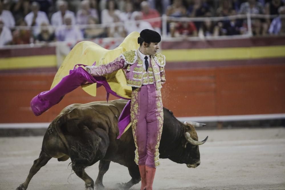 Die Schwester von König Felipe VI. besuchte mit Froilán und Victoria Federica am Donnerstag (3.8.) eine "corrida de toros".