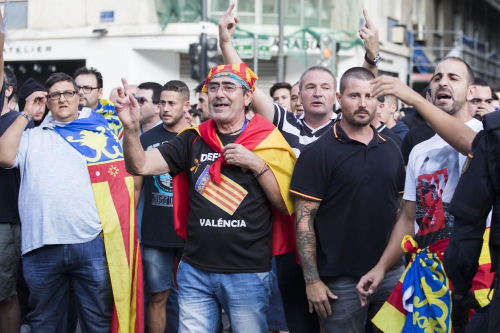 Una protesta ultra revienta la manifestación del Nou d'Octubre en València