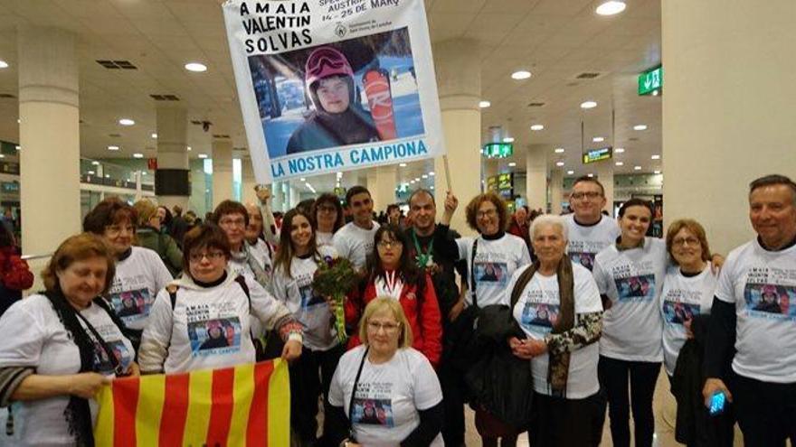 Gran rebuda a l&#039;aeroport per a Amaia Valentín