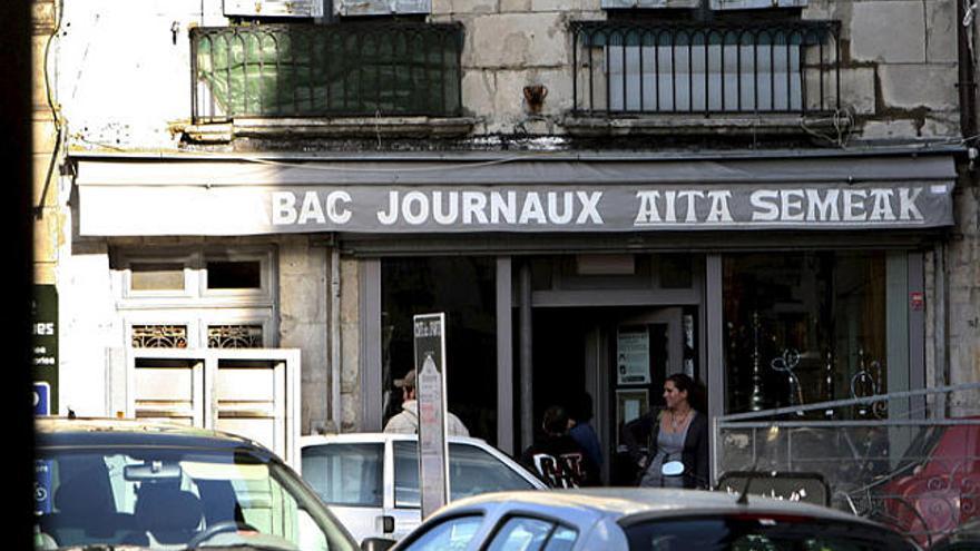 Dues de les detencions practicades ahir a França es van realitzar en aquest bar.