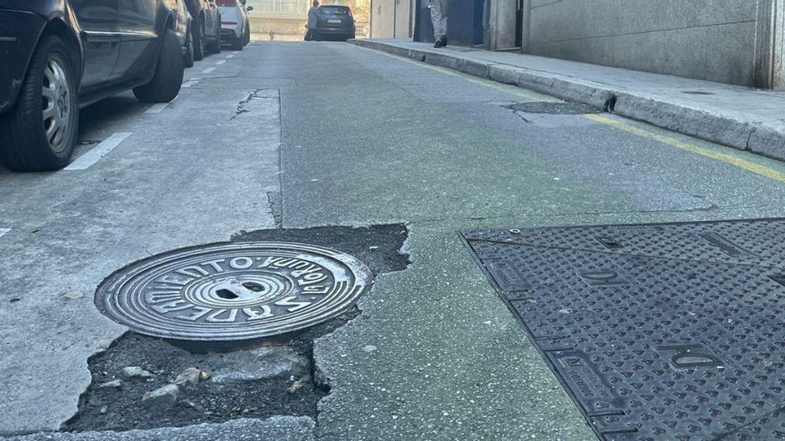 Bache ‘revienta ruedas’ en la calle Montroig