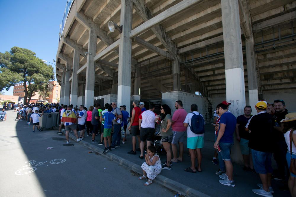 Las imágenes de la "fan zone" del Hércules antes de su llegada al estadio