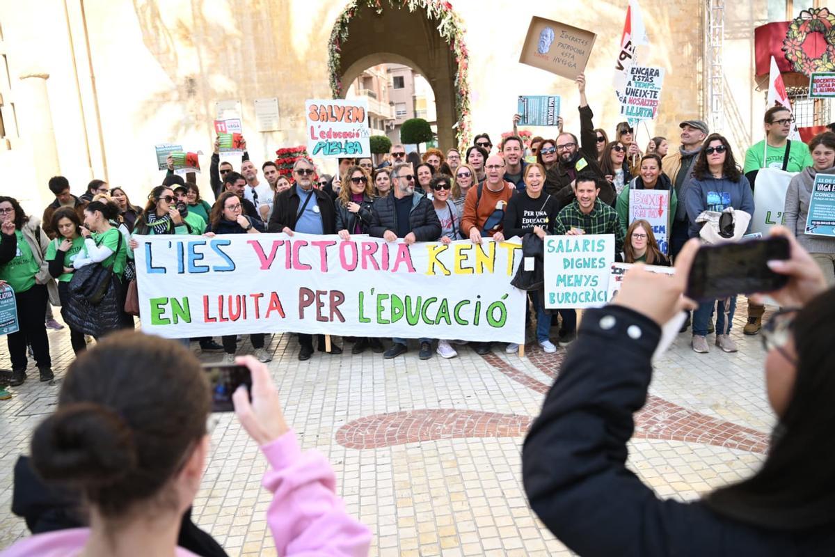 Los profesores salen a la calle en Elche
