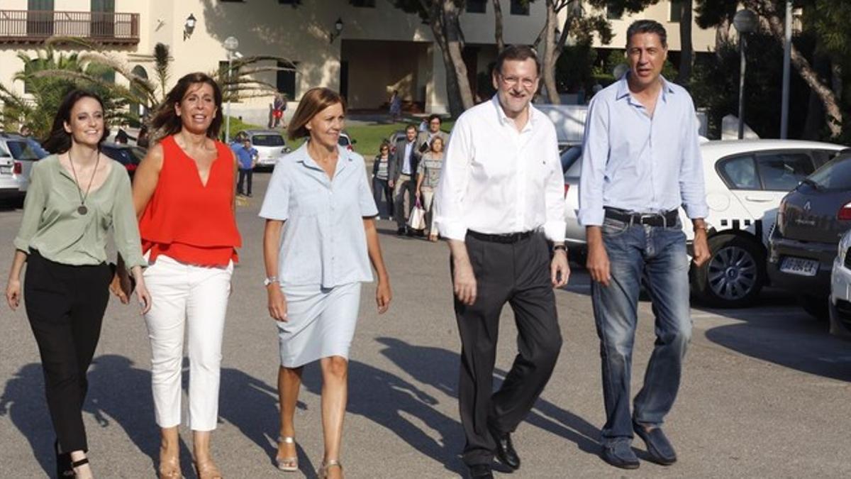 Andrea Levy, Alicia Sánchez-Camacho, María Dolores de Cospedal, Mariano Rajoy y Xavier García Albiol.