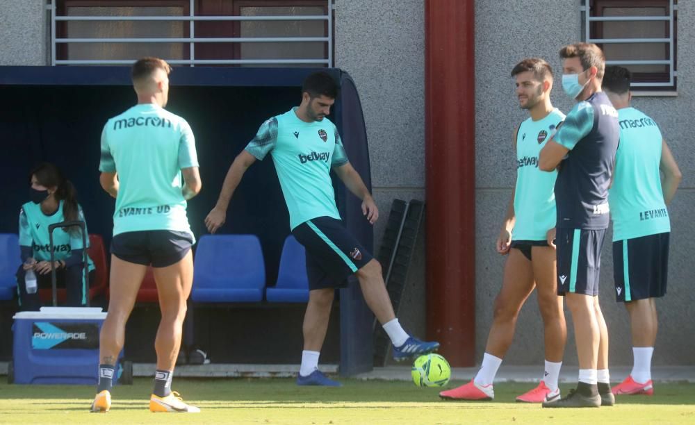 El Levante abre el entrenamiento a los medios