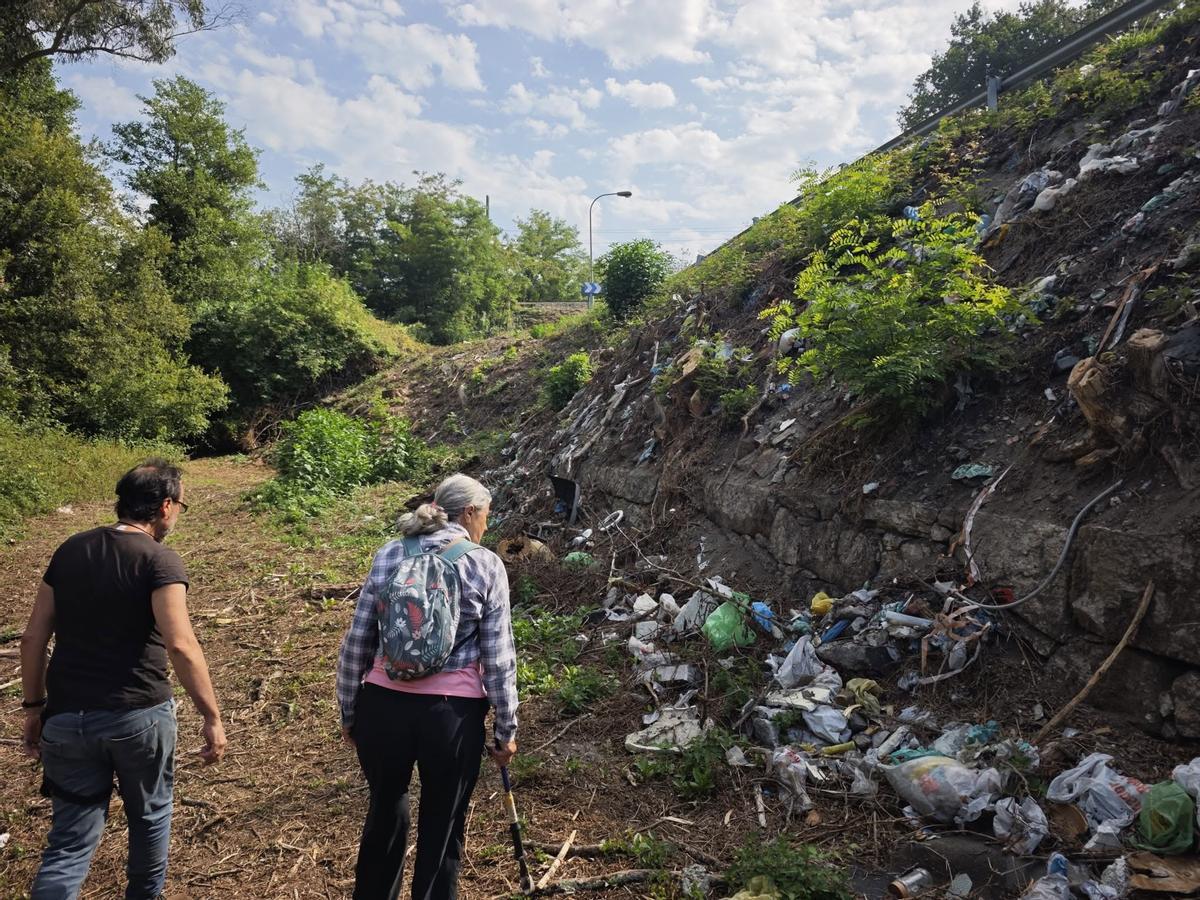 Situación en la que se encontraba la senda, llena de basura.