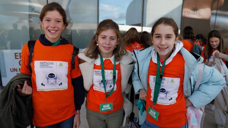 Science is also an interest of girls: “There is a growing interest among female students.”