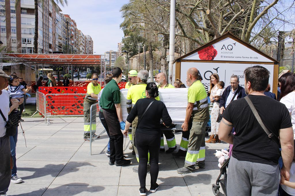 Reparto de pasteles de carne en las Fiestas de Primavera 2024