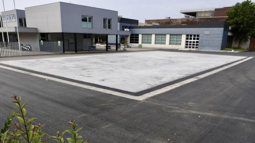 Avances en la obra en la explanada del recinto ferial Luis Adaro, con el acceso principal a la izquierda. | MARCOS LEÓN