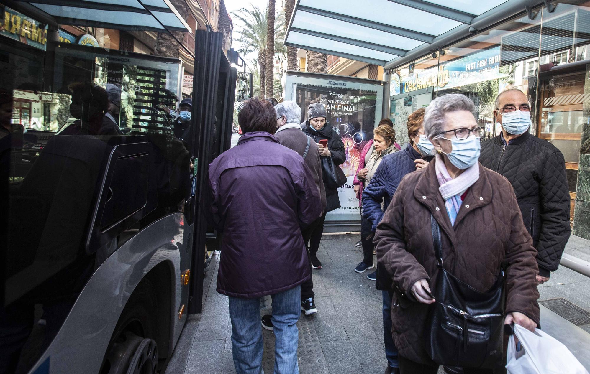 Hoy ya no hay que llevar la mascarilla en los transportes públicos