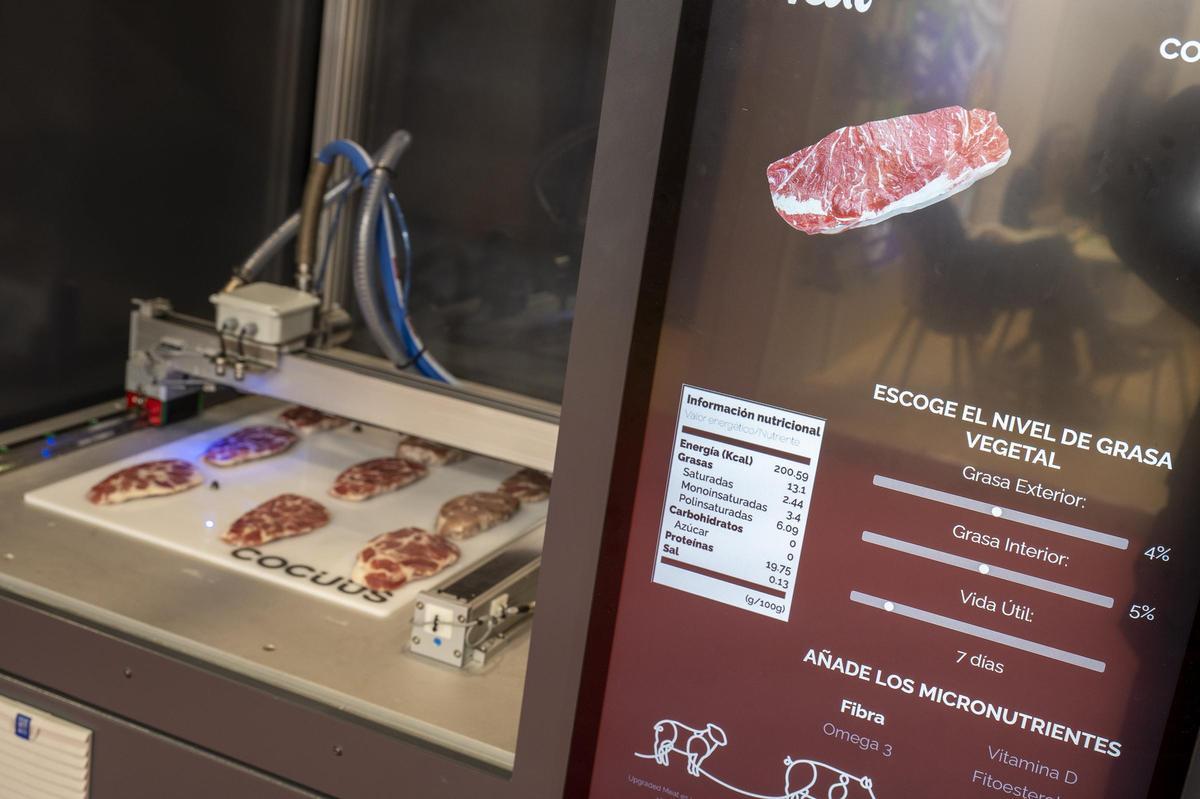 Producción de carnes híbridas de la empresa Cocuus en Alimentaria 2024.