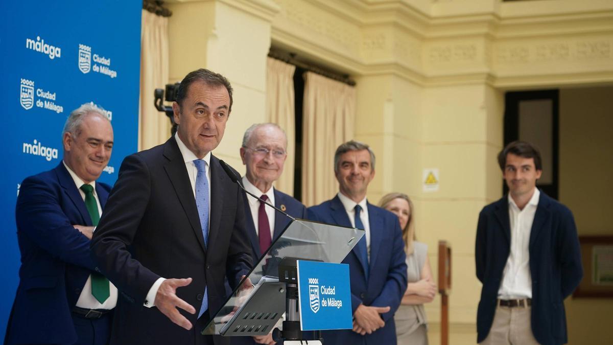 José María Muñoz compareció en el Ayuntamiento para explicar la postura del Málaga CF.