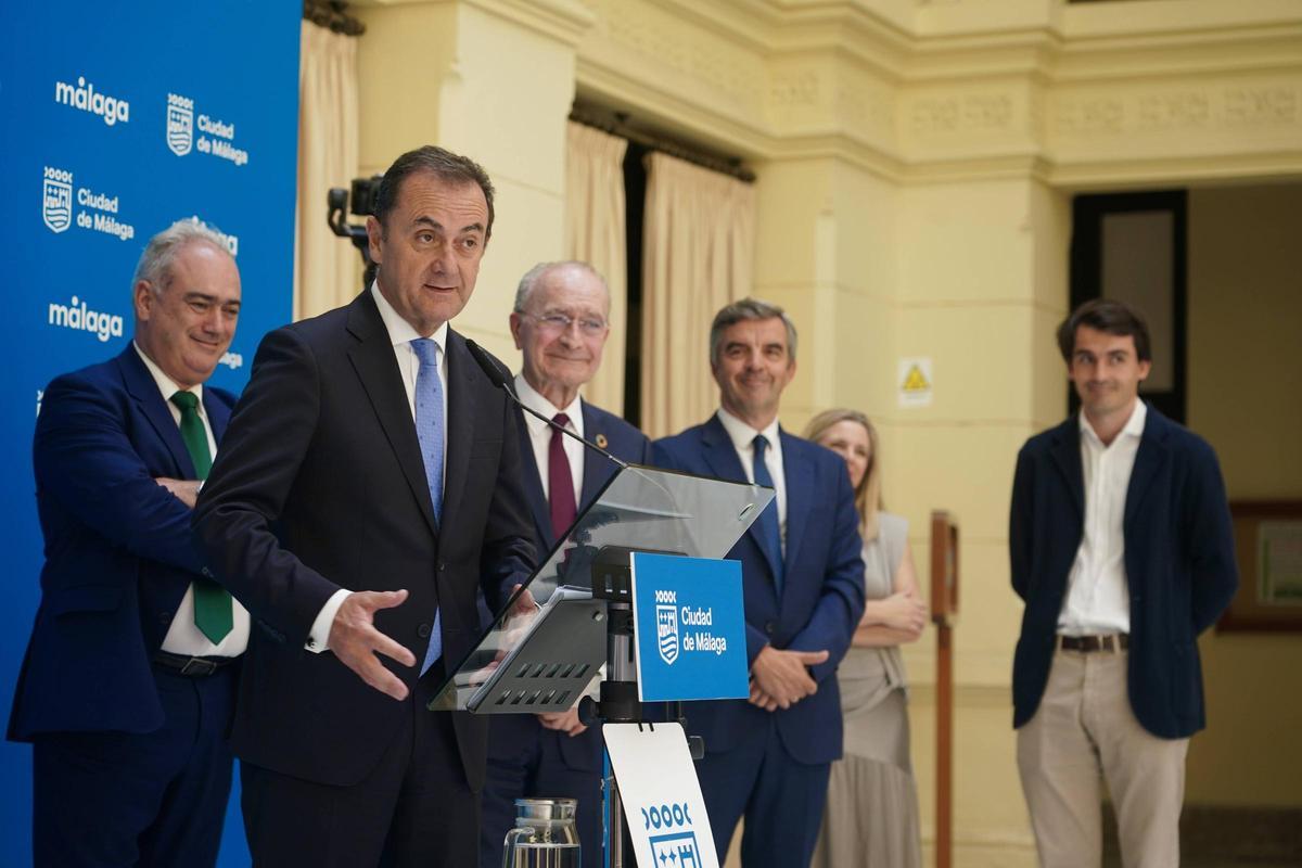 José María Muñoz compareció en el Ayuntamiento para explicar la postura del Málaga CF.