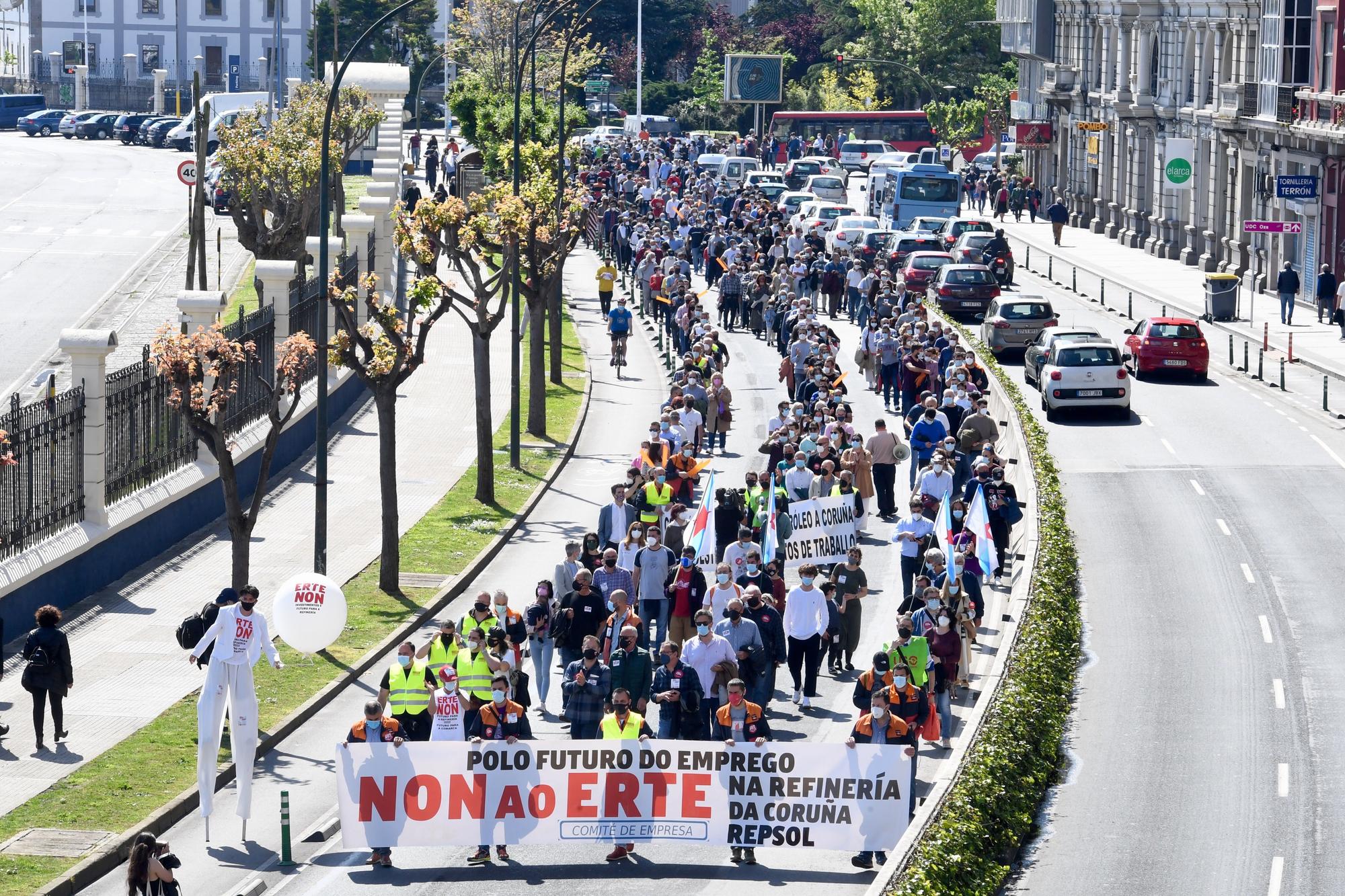 Manifestación de los trabajadores de la refinería de A Coruña afectados por un ERTE