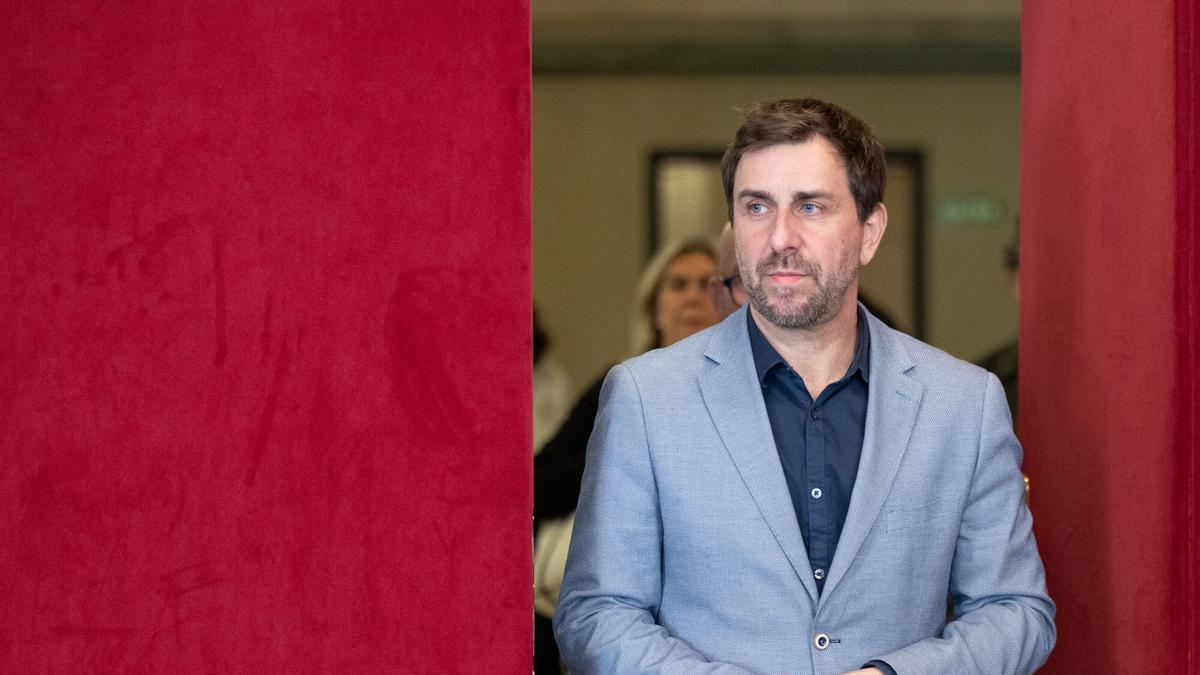 Toni Comín regresa a Catalunya tres días después de recoger su acta de eurodiputado en el Congreso