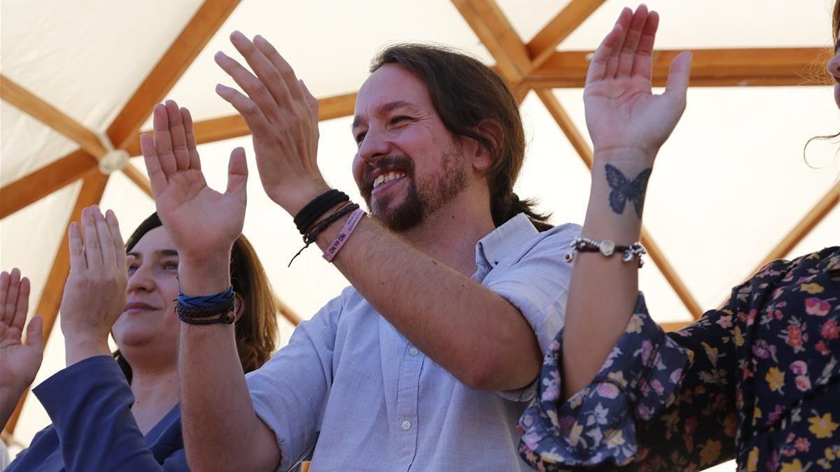 Ada Colau junto a Pablo Iglesias.