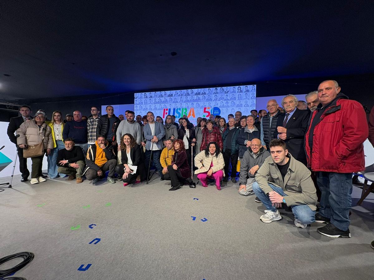 Loas trabajadores de FUSBA con El Langui, en el centro