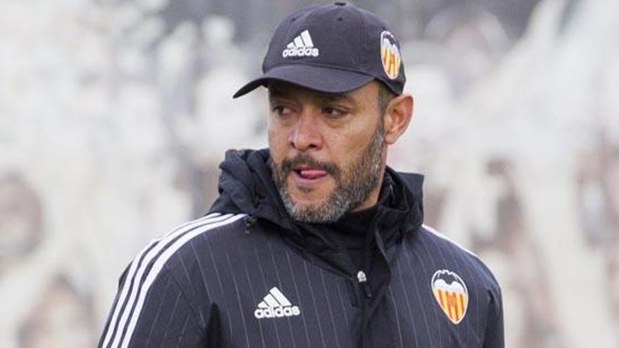 El Valencia  firma la peor temporada  desde el descenso