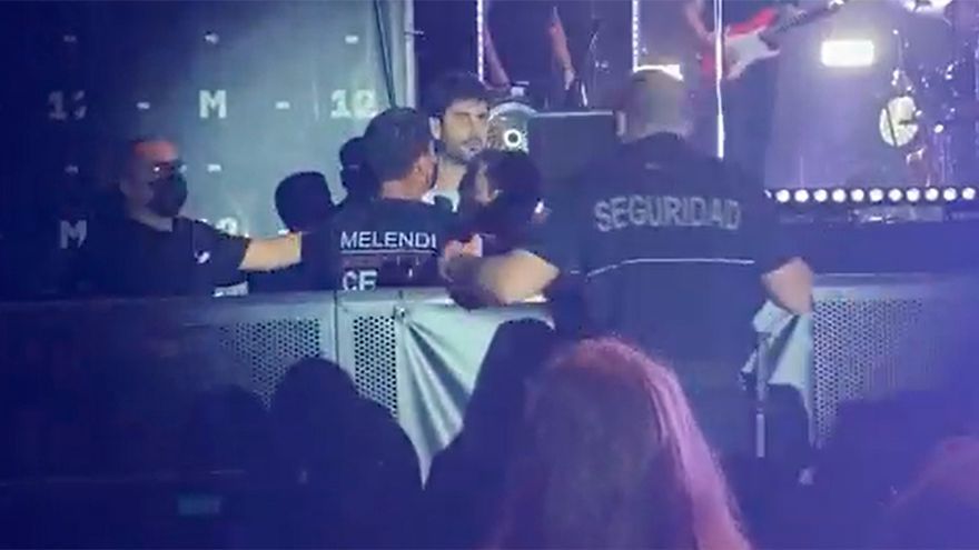 Melendi se encara con un vigilante de seguridad