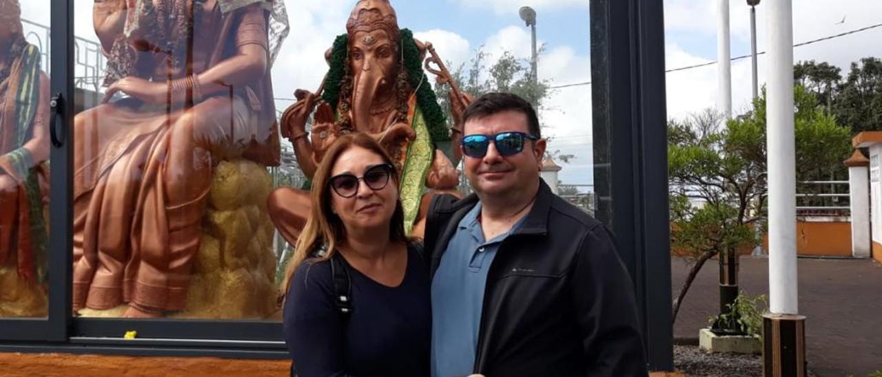 La pareja de Elda disfrutando de sus vacaciones en las islas Mauricio.