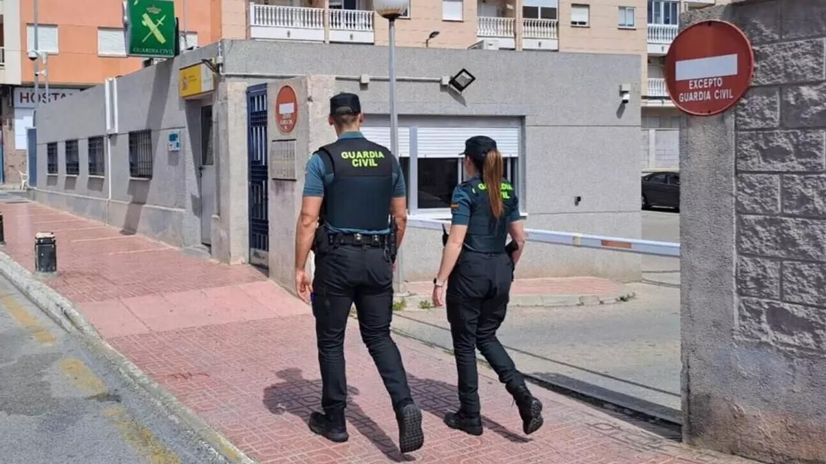 Acceso principal al cuartel de la Guardia Civil de Torrevieja, en una imagen de archivo