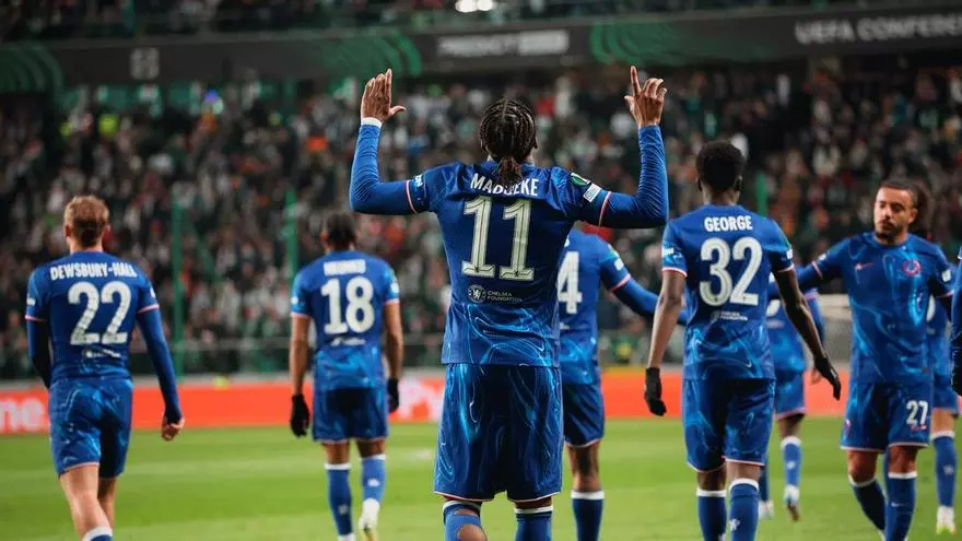 El Chelsea gana en Varsovia y pone pie y medio y las semis de la Conference