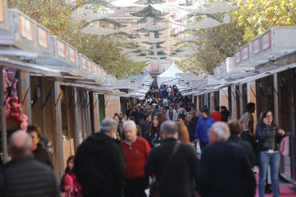 Ximo Puig inaufura la Feria de Navidad de Xixona 2019