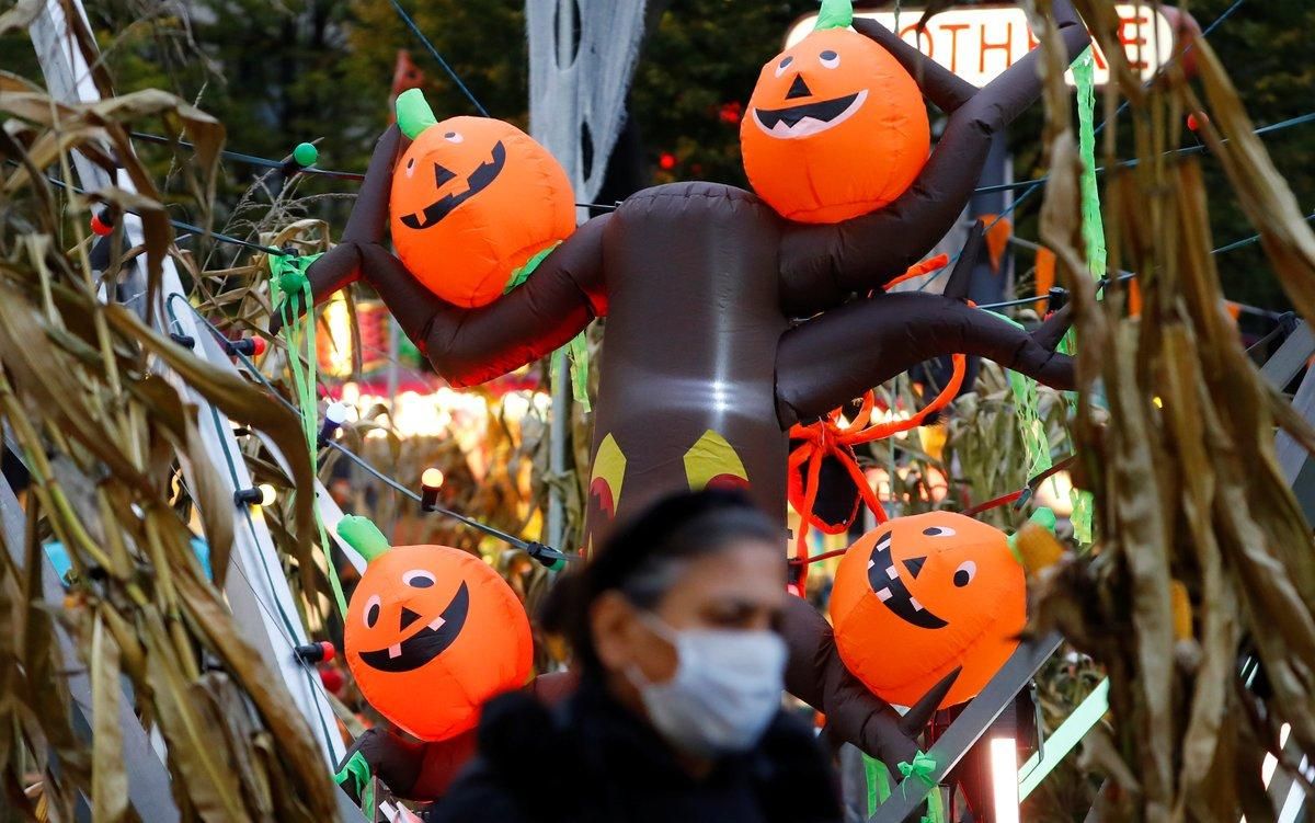 Artificial pumpkins decorations are seen ahead of Halloween at Wilmersdorfer Strasse shopping street, as the coronavirus disease (COVID-19) outbreak continues, in Berlin, Germany, October 26, 2020. REUTERS/Fabrizio Bensch