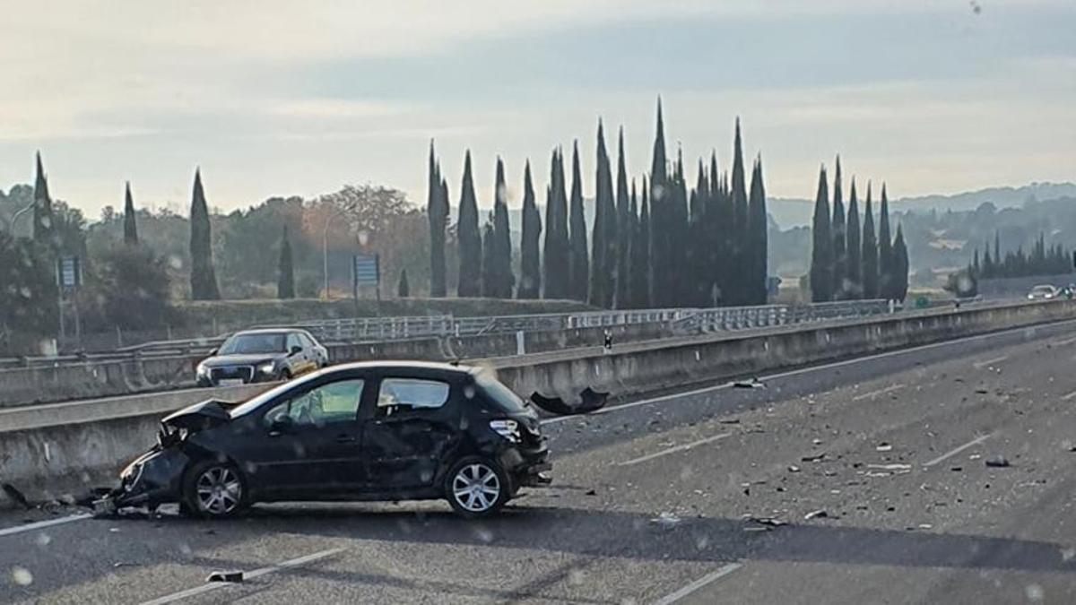 El cotxe implicat en l'accident.