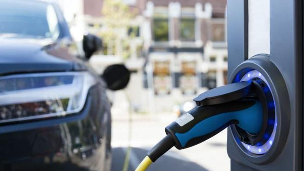 Así es la 'superelectrolinera' más potente de Europa: está en Carabanchel y permite cargar el coche en menos de 10 minutos