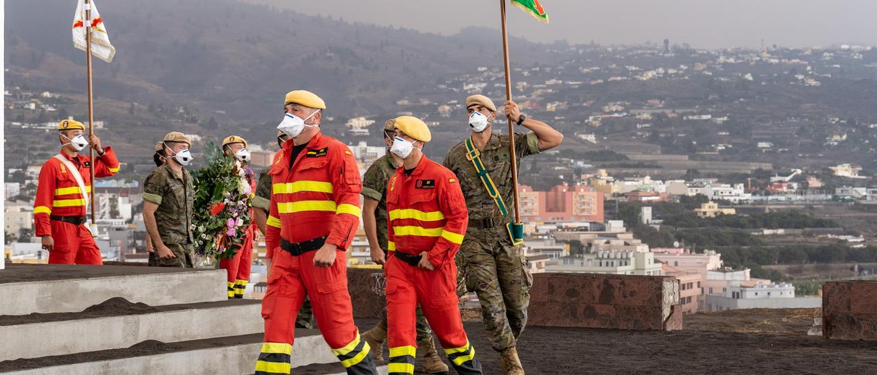 Emotivo homenaje de las Fuerzas Armadas a los difuntos de La Palma por el Día de Todos los Santos