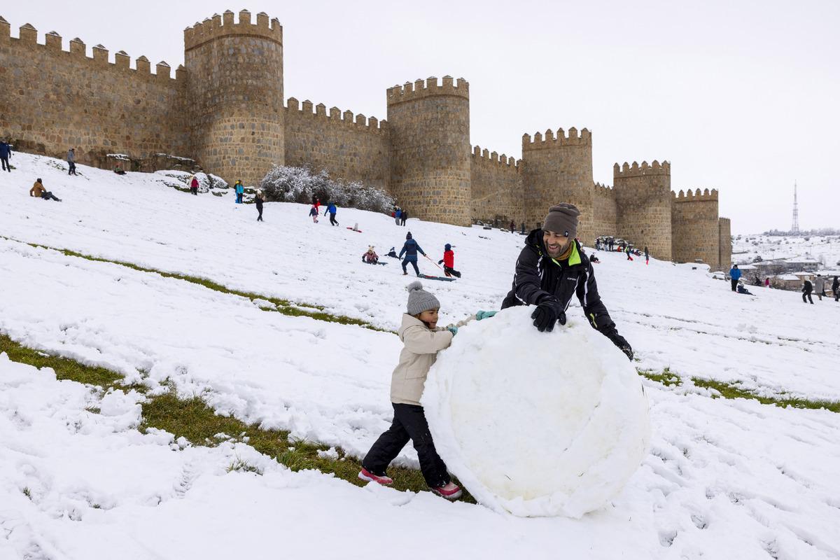 Las murallas de Ávila nevadas