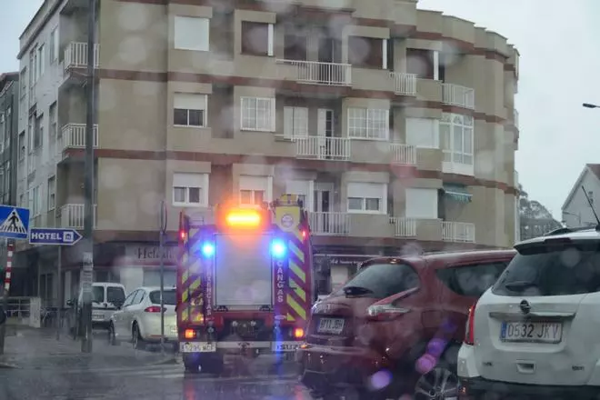 Rescatada una mujer que se cayó cinco metros por un terraplén en Pinténs en O Hío