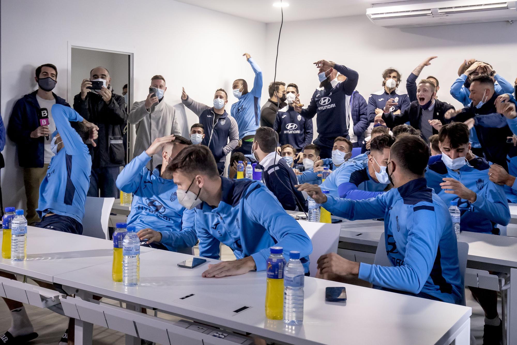 Los jugadores del Atlético Baleares bromean tras el sorteo de la Copa del Rey: “¡Jordi dimisión!”