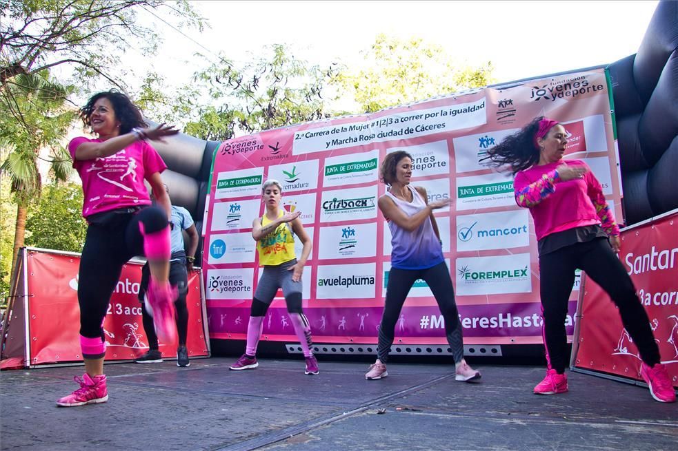 Las imágenes de la marcha y la carrera rosa de Cáceres