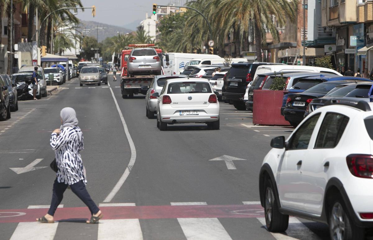 Tráfico en una avenida del Port de Sagunt.