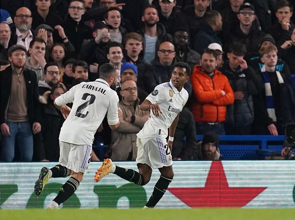 Rodrygo Goes celebra su primer gol conseguido en Stamford Bridge ante el Chelsea.
