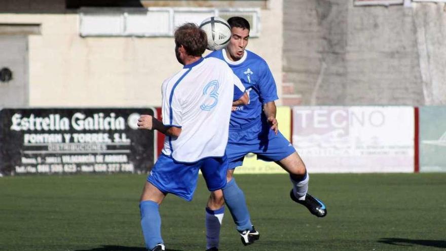 Un partido anterior entre Amanecer-Unión Dena. // Muñiz