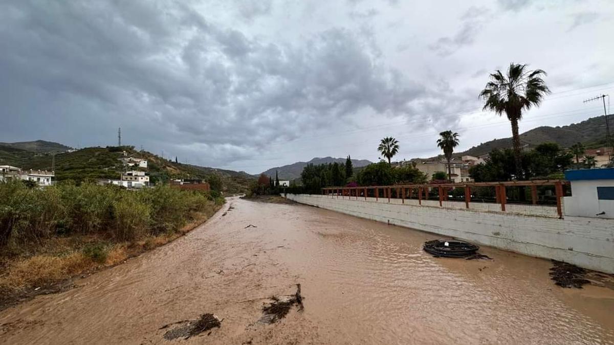 Las últimas lluvias han provocado que pueblos como Comares o Benamargosa continúen sin agua potable