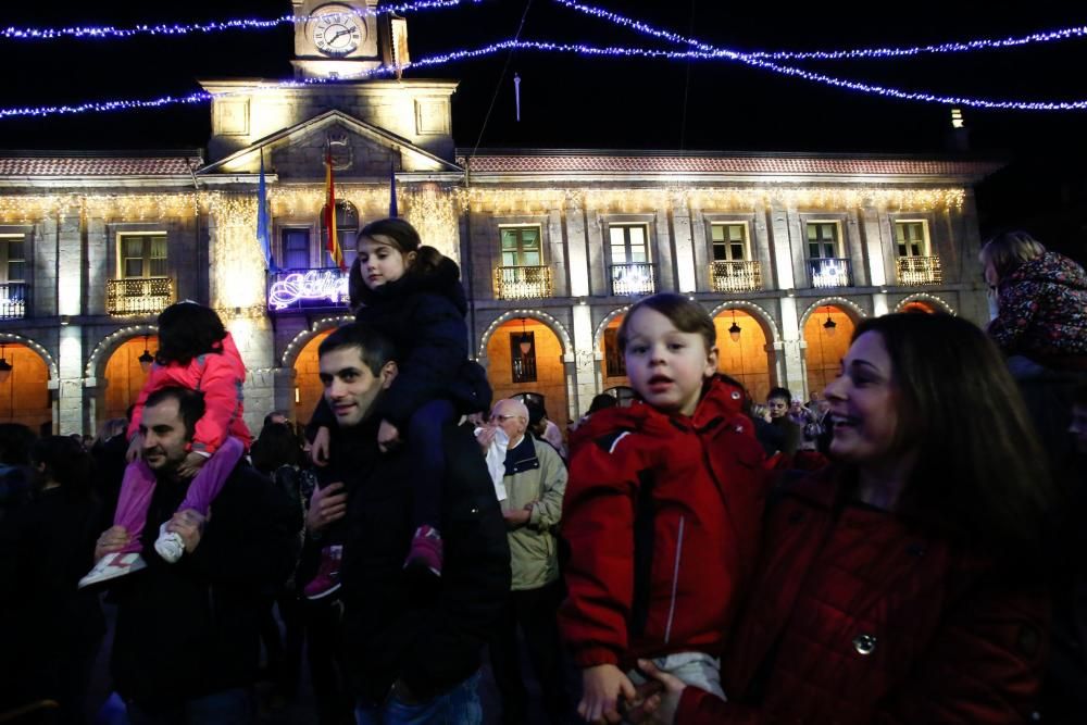 Encendido de las luces de Navidad en Avilés