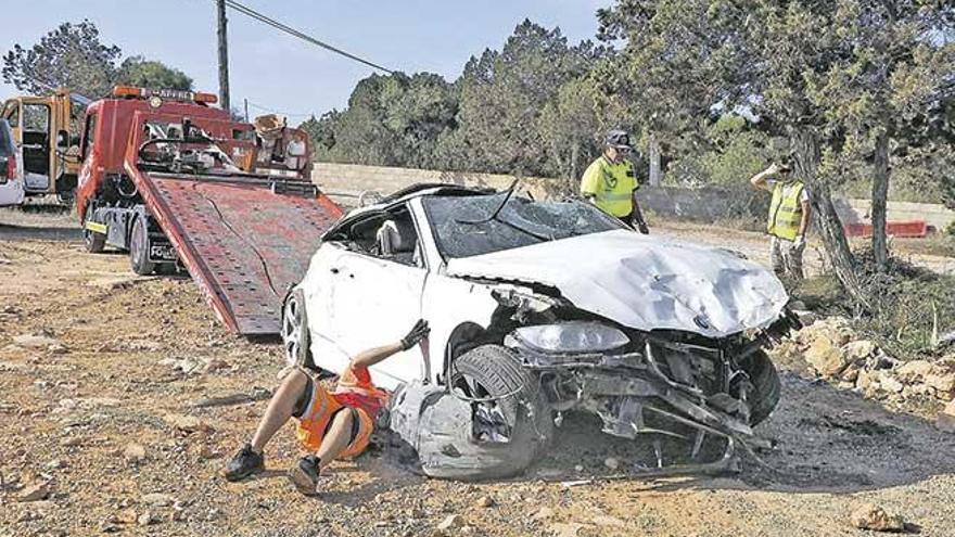 Un joven italiano fallece en Formentera al chocar con su coche contra un muro