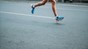 5 consejos de los podólogos si vas a usar zapatillas de carbono para correr.