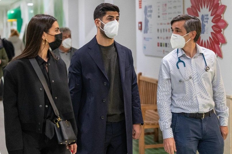 Asensio, junto a su novia, Sandra Garal, concienciados en la lucha contra el cáncer.